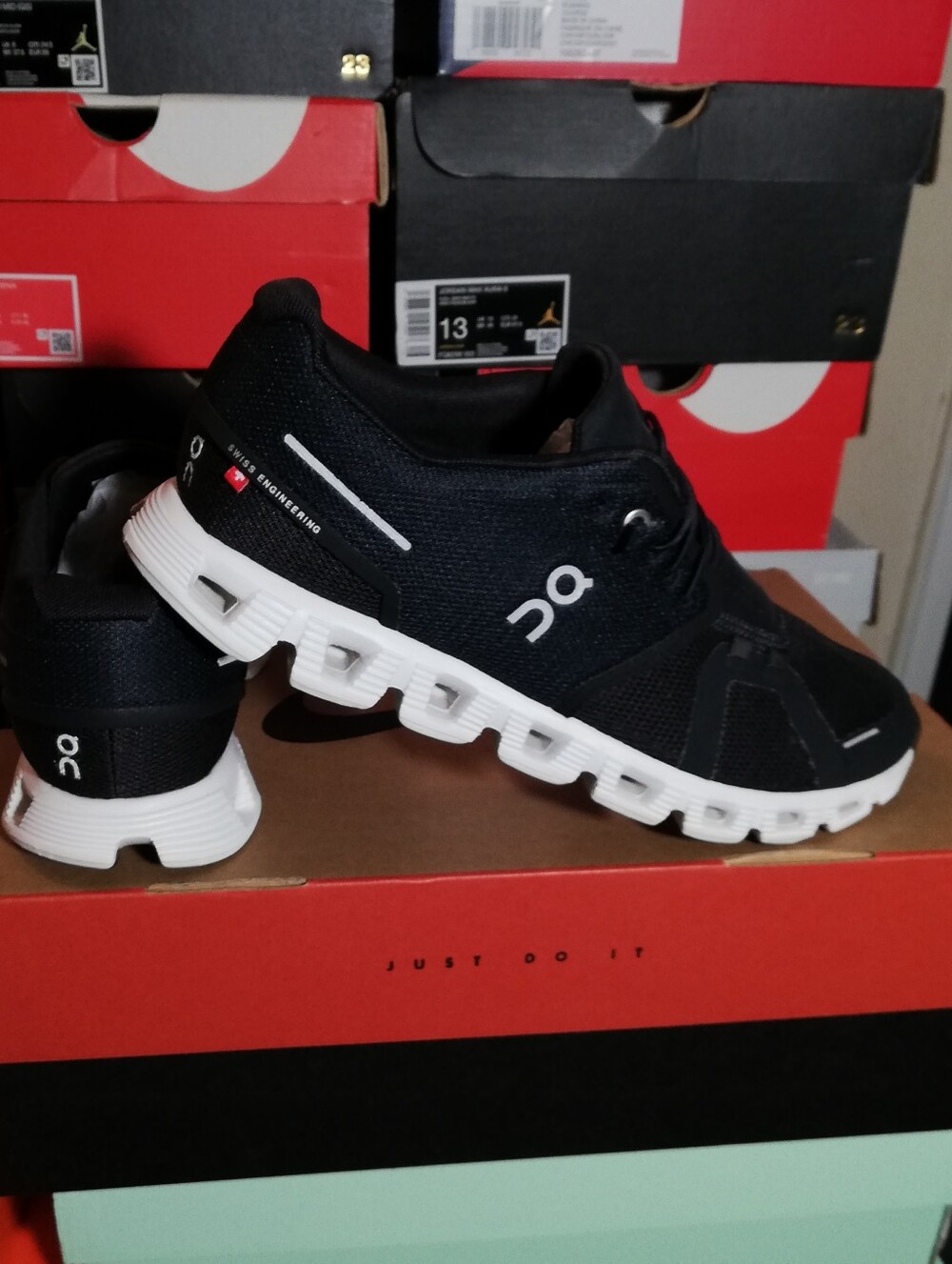 On Cloud 5 Women US size 10 Great Condition "Used Item No Box"